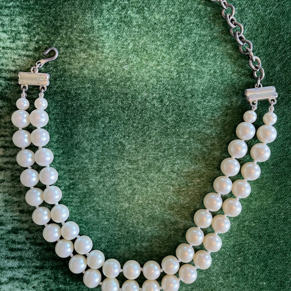 Double strand of pears